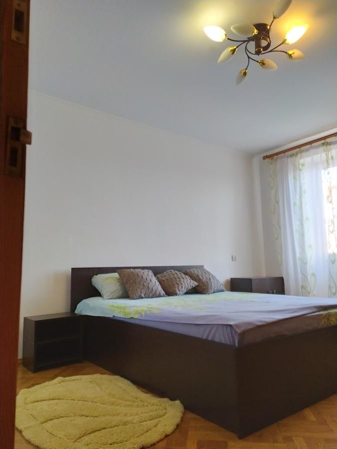 Апартаменты Comfortable apartments in centre with 3 bedrooms Ровно-4